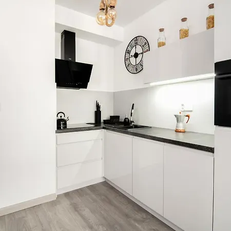 Unique Eve - Free Garage קרקוב