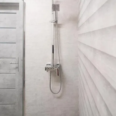 アパート Unique Eve - Free Garage *