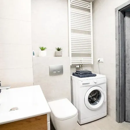 Unique Eve - Free Garage * 克拉科夫